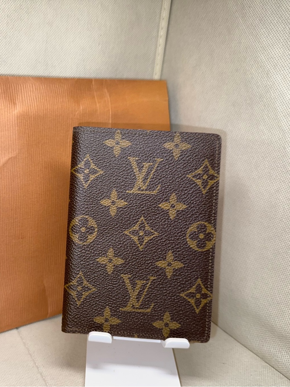 LOUIS VUITTON Couverture Monogram Canvas Passport Cover Holder Case M60180